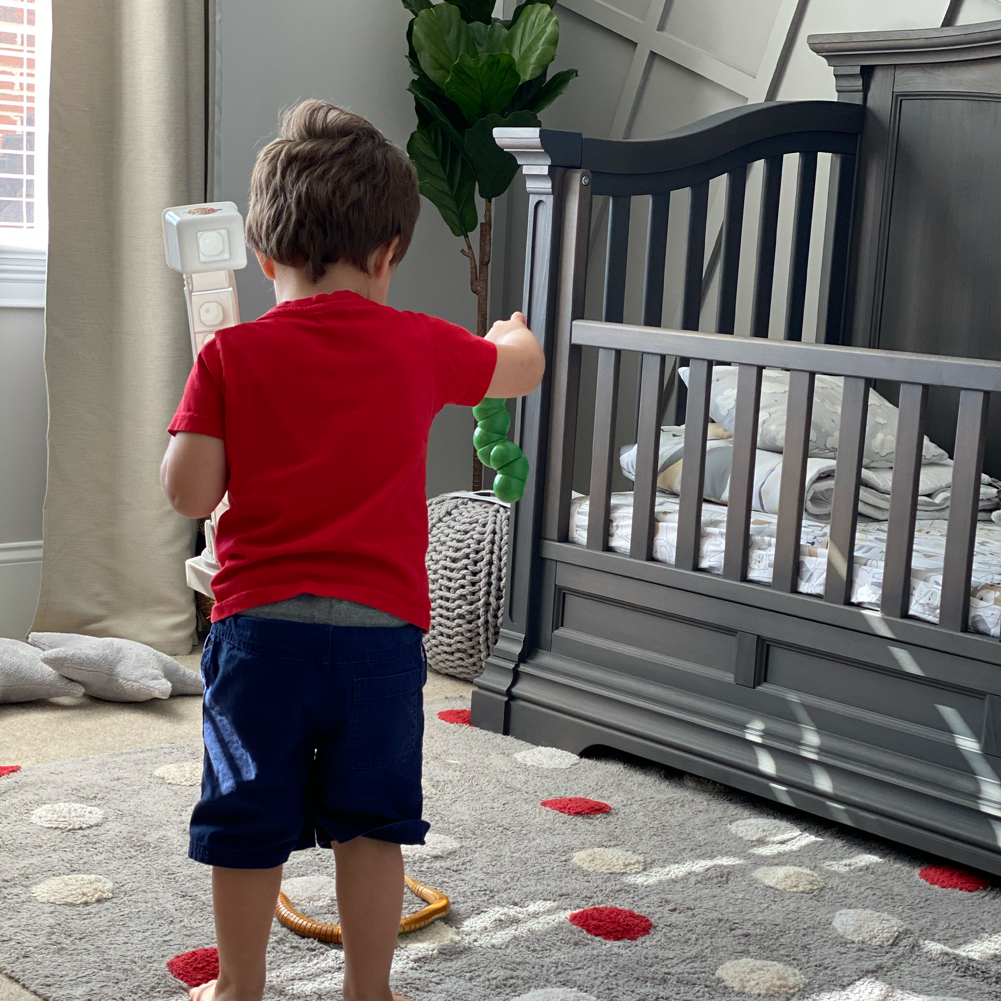 Imperio Convertible Crib w/ Solid Back - Tots to Teens Furniture