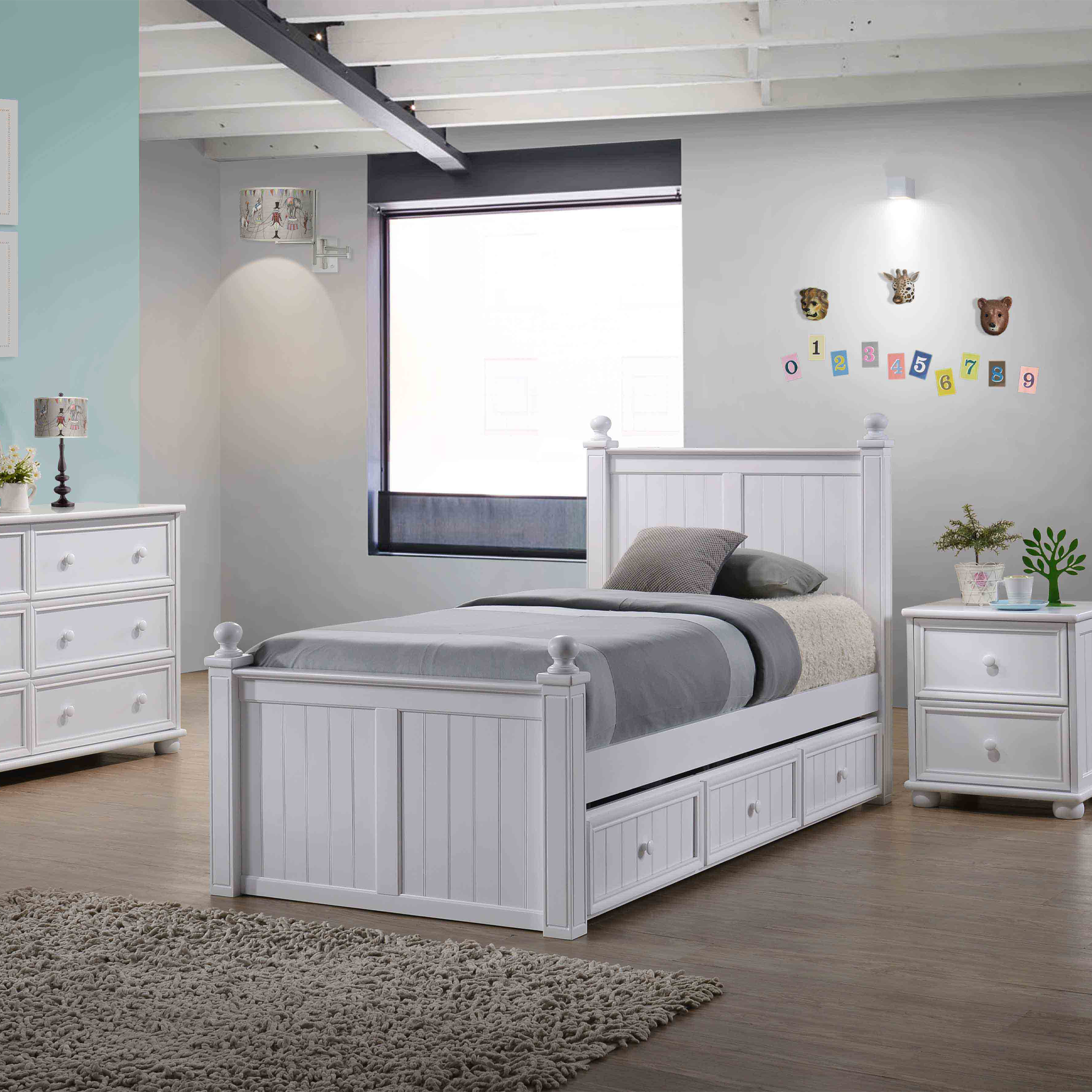 Beaufort Classic Posts Bed - Tots to Teens Furniture
