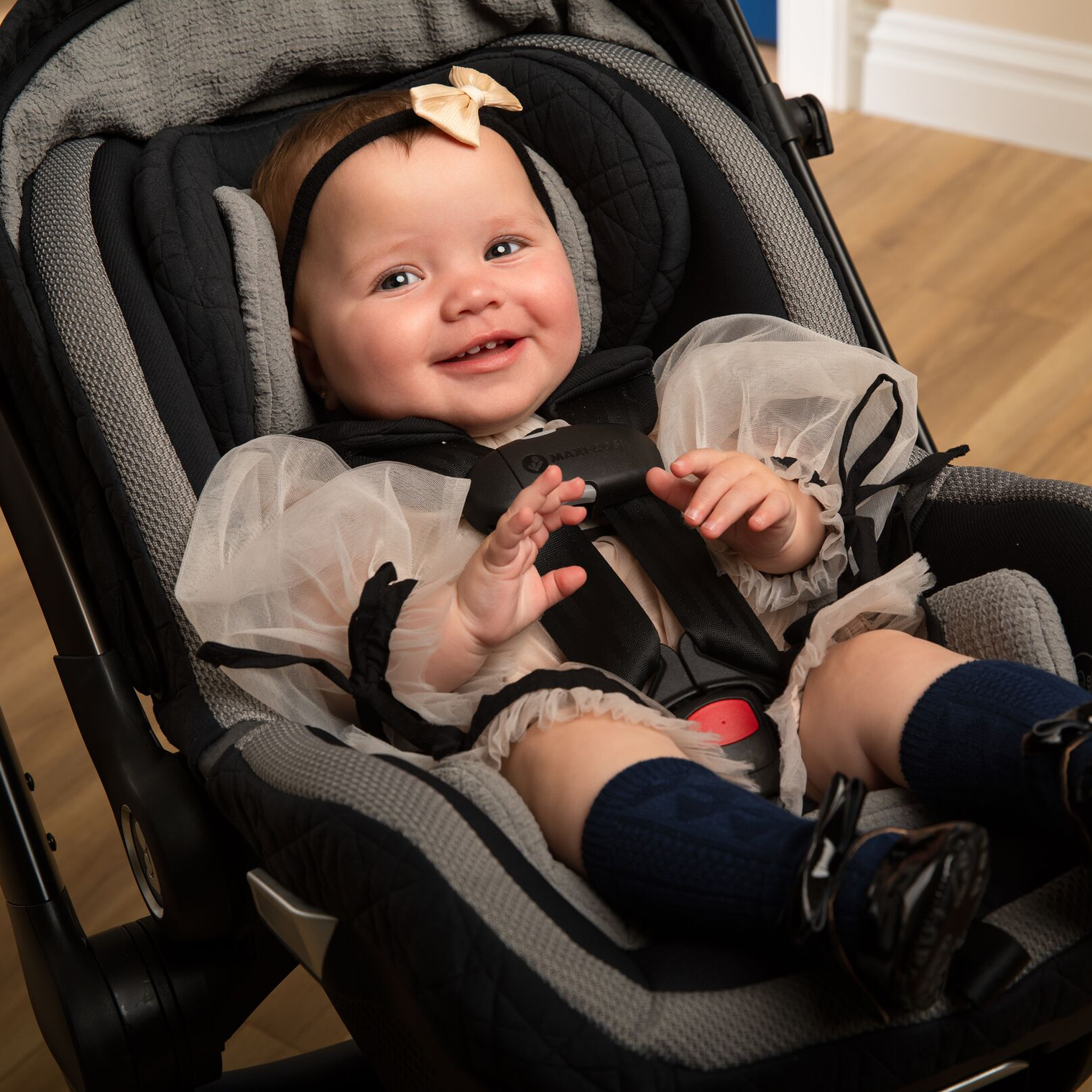 Peri™ 180° Rotating Infant Car Seat - Tots to Teens Furniture