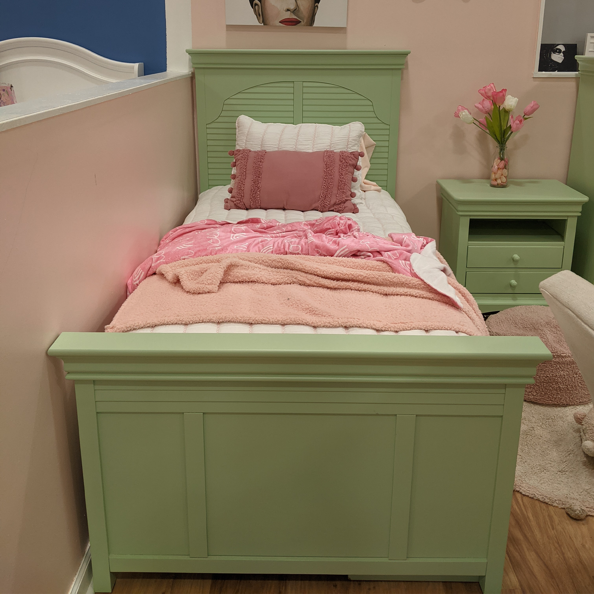 Neopolitan Bed - Tots to Teens Furniture