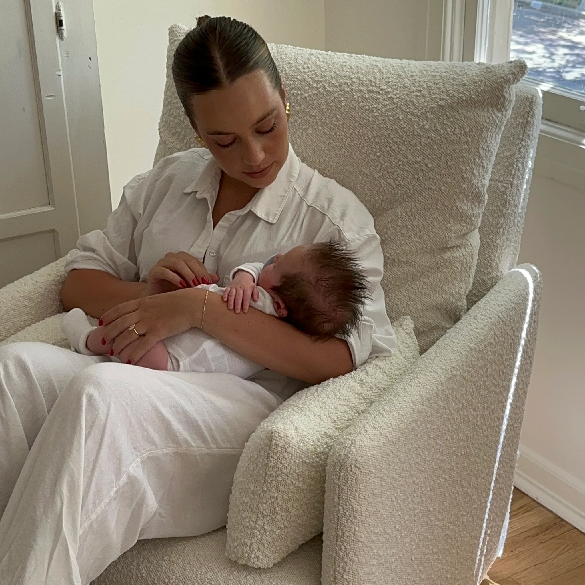 Oilo Ollie Standard Size - Swivel Nursery Glider with Back Recline Feature