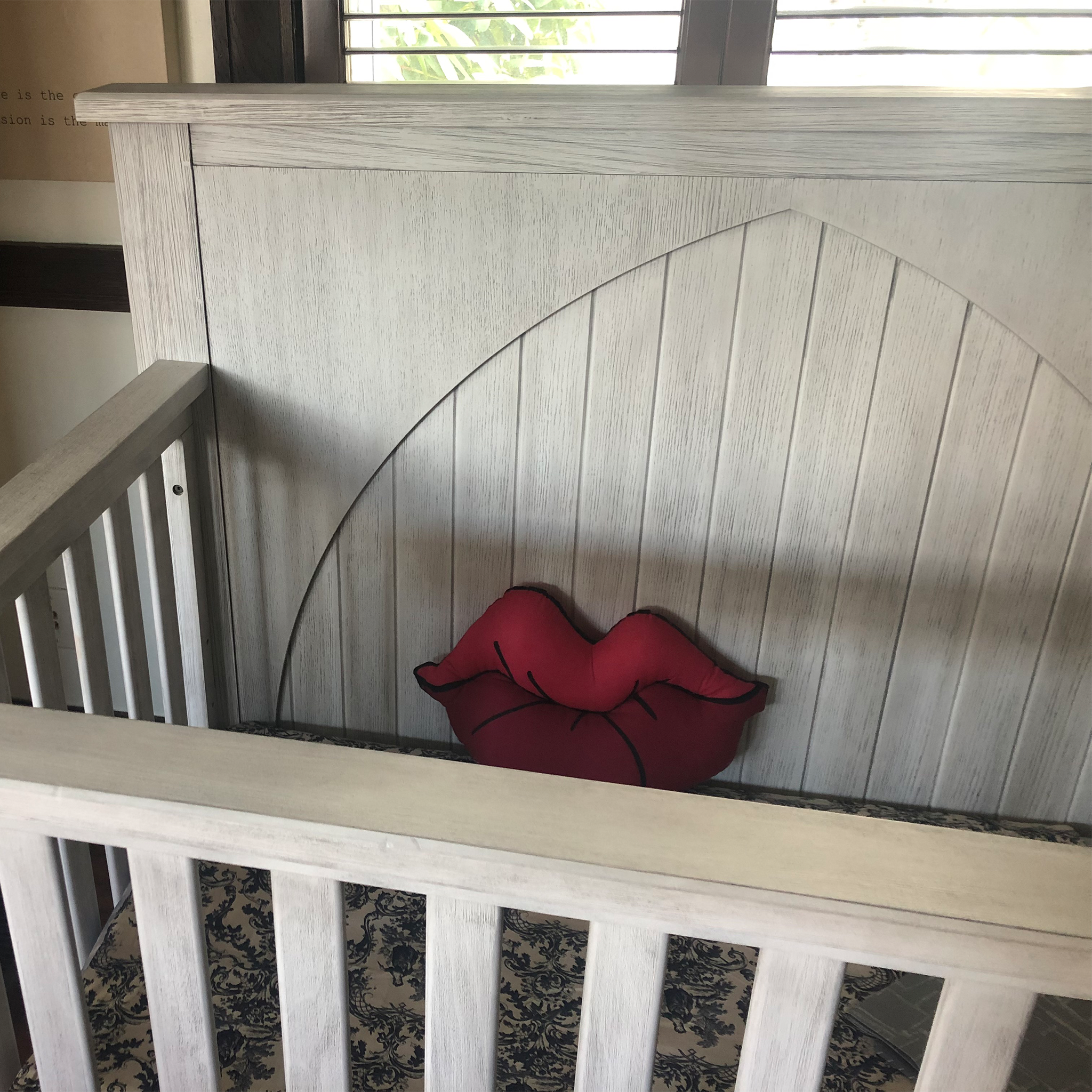 Relic Winchester Crib - Tots to Teens Furniture