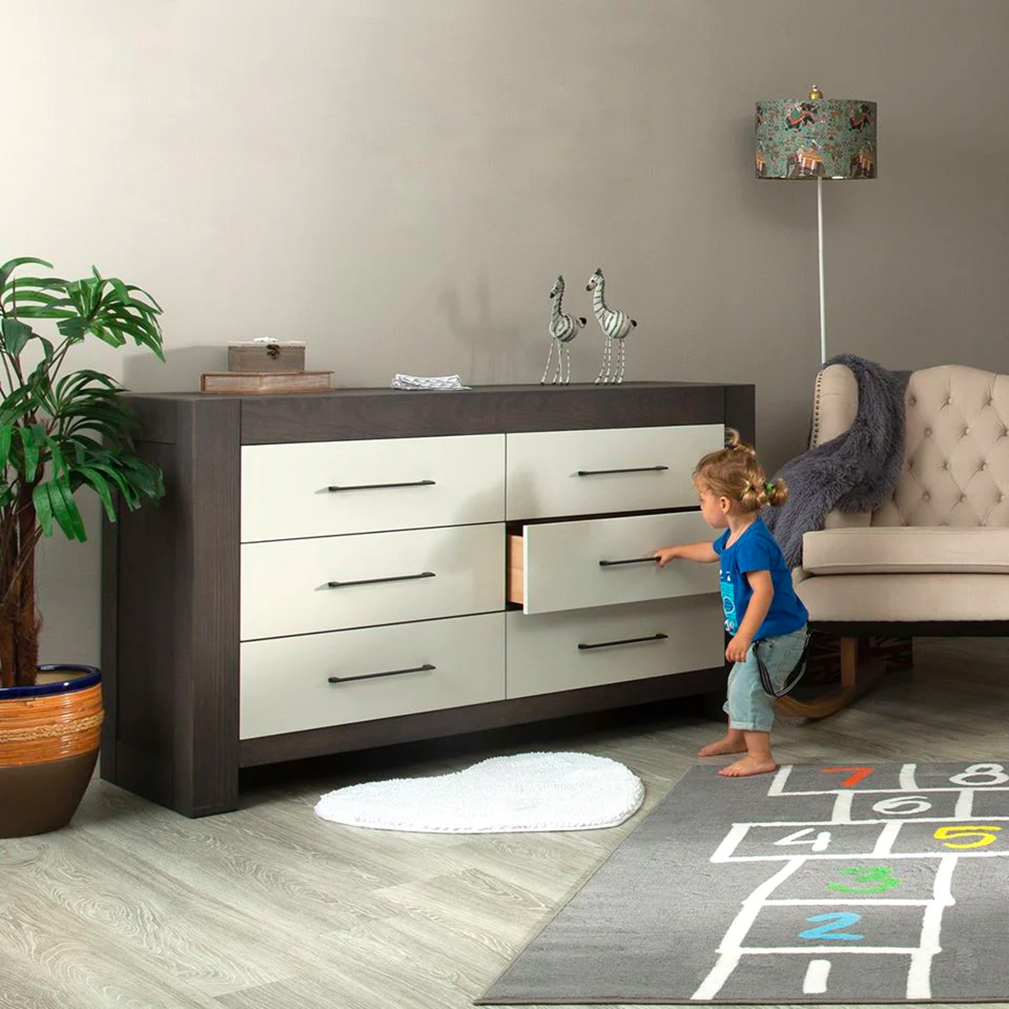 Ventianni Double Dresser - Tots to Teens Furniture