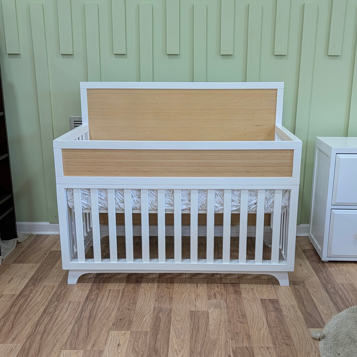 Kari Crib Floor Model