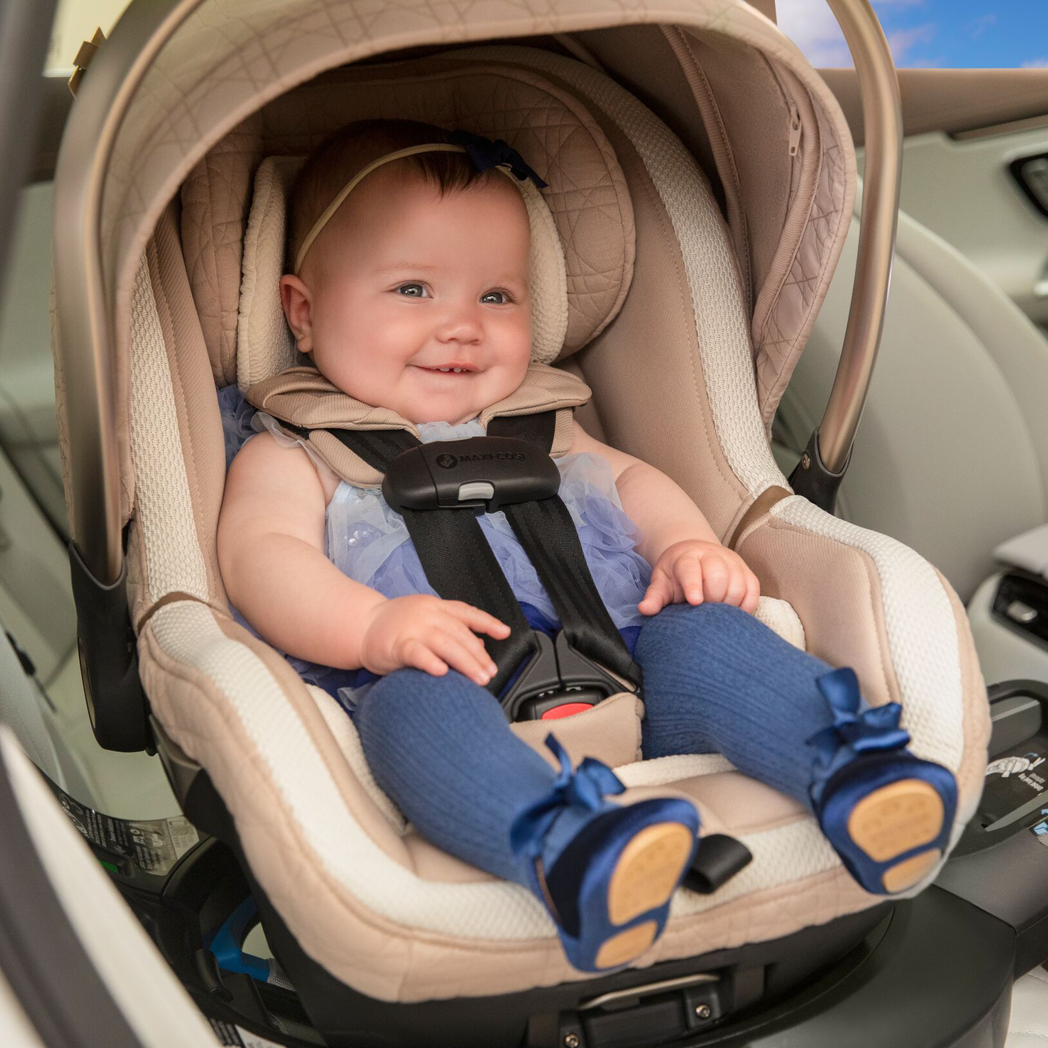 Peri™ 180° Rotating Infant Car Seat - Tots to Teens Furniture