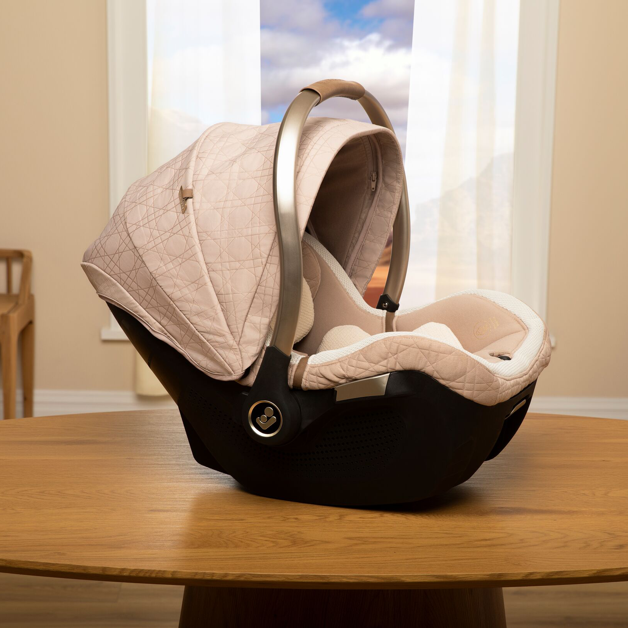 Peri™ 180° Rotating Infant Car Seat - Tots to Teens Furniture