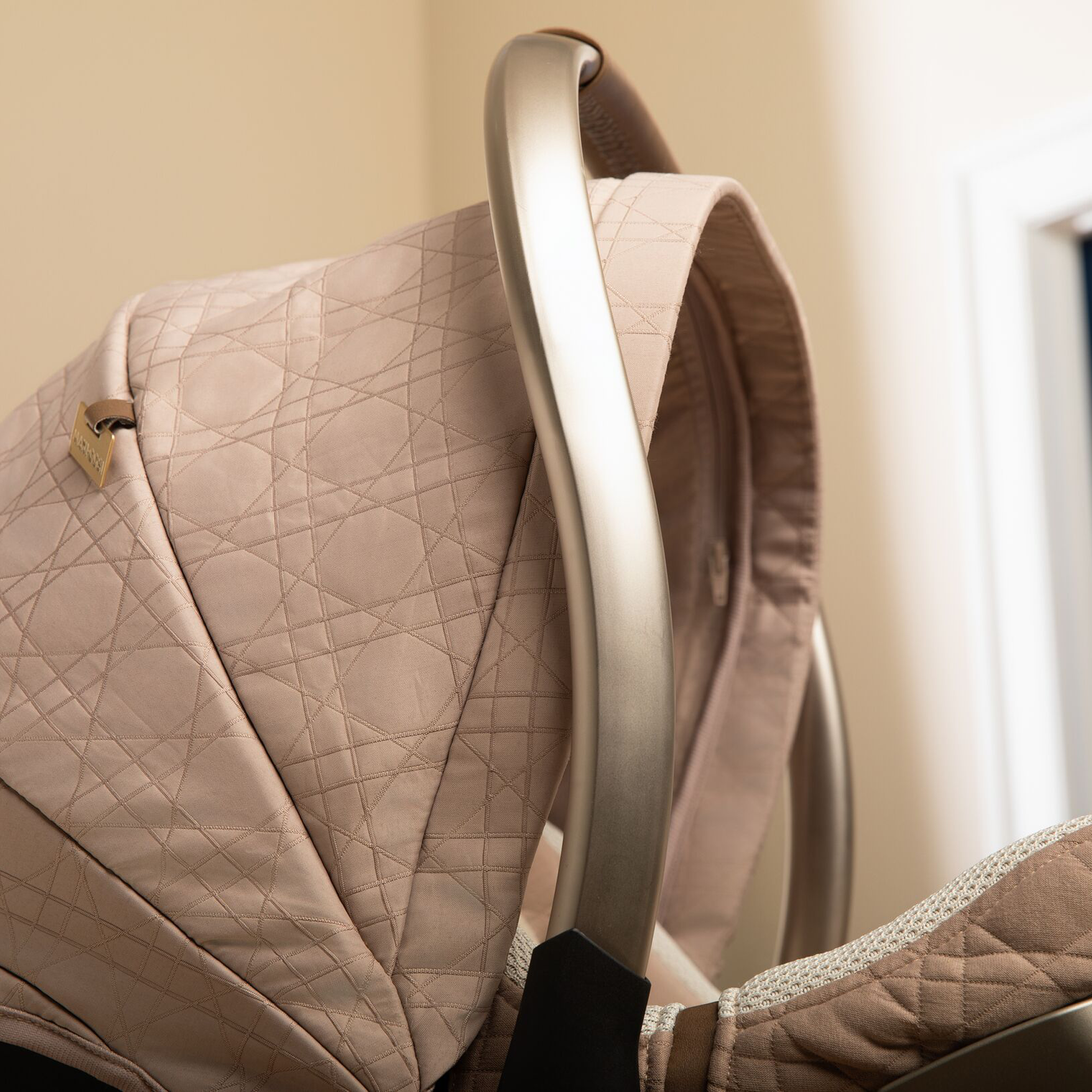 Peri™ 180° Rotating Infant Car Seat - Tots to Teens Furniture