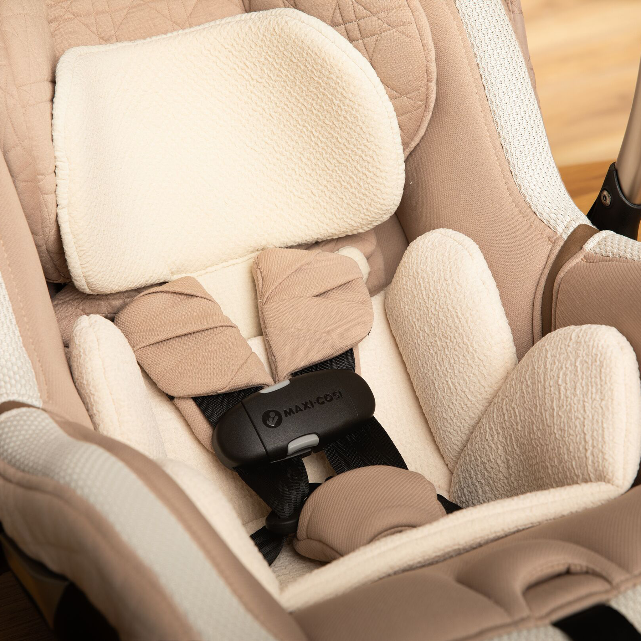Peri™ 180° Rotating Infant Car Seat - Tots to Teens Furniture