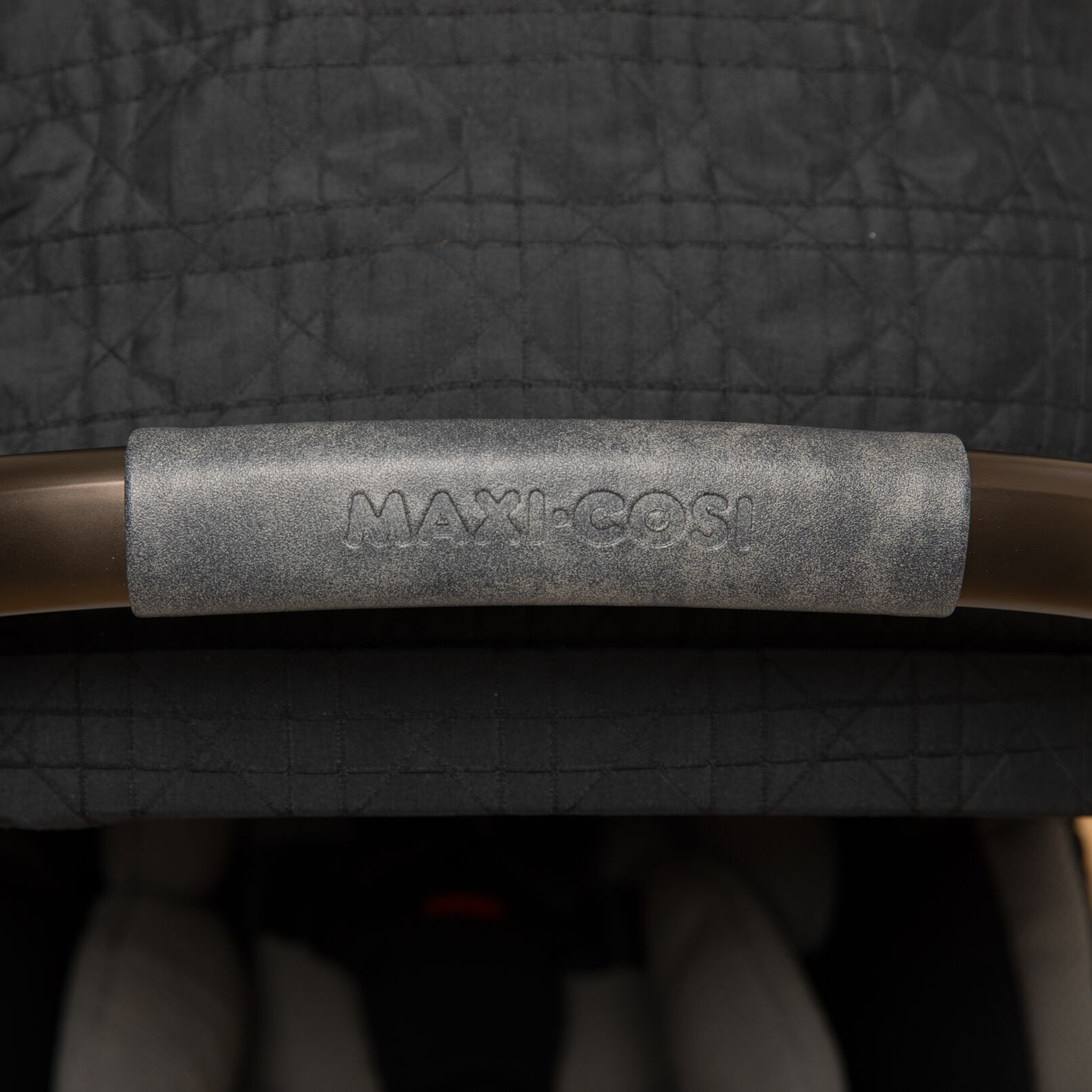 Peri™ 180° Rotating Infant Car Seat - Tots to Teens Furniture
