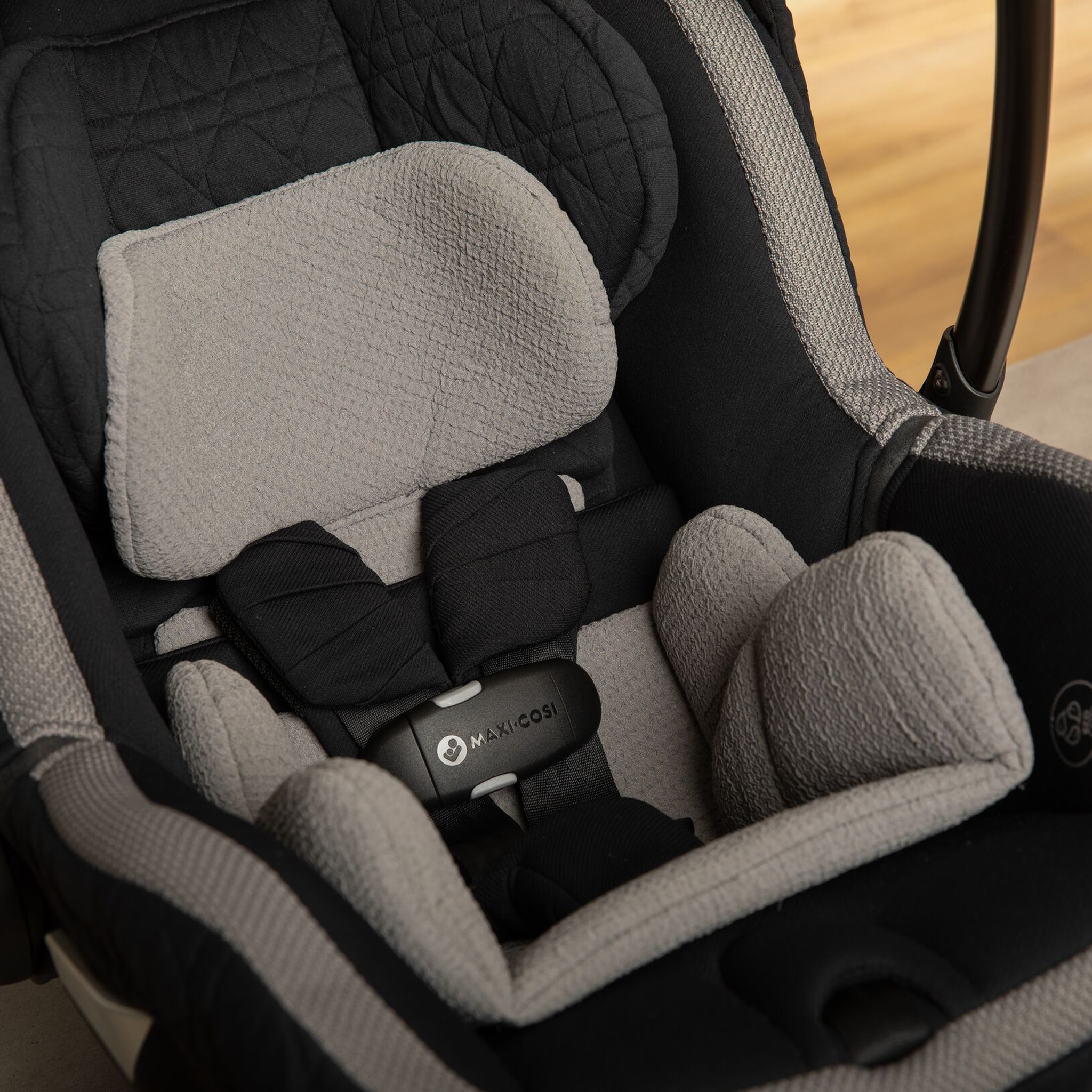 Peri™ 180° Rotating Infant Car Seat - Tots to Teens Furniture