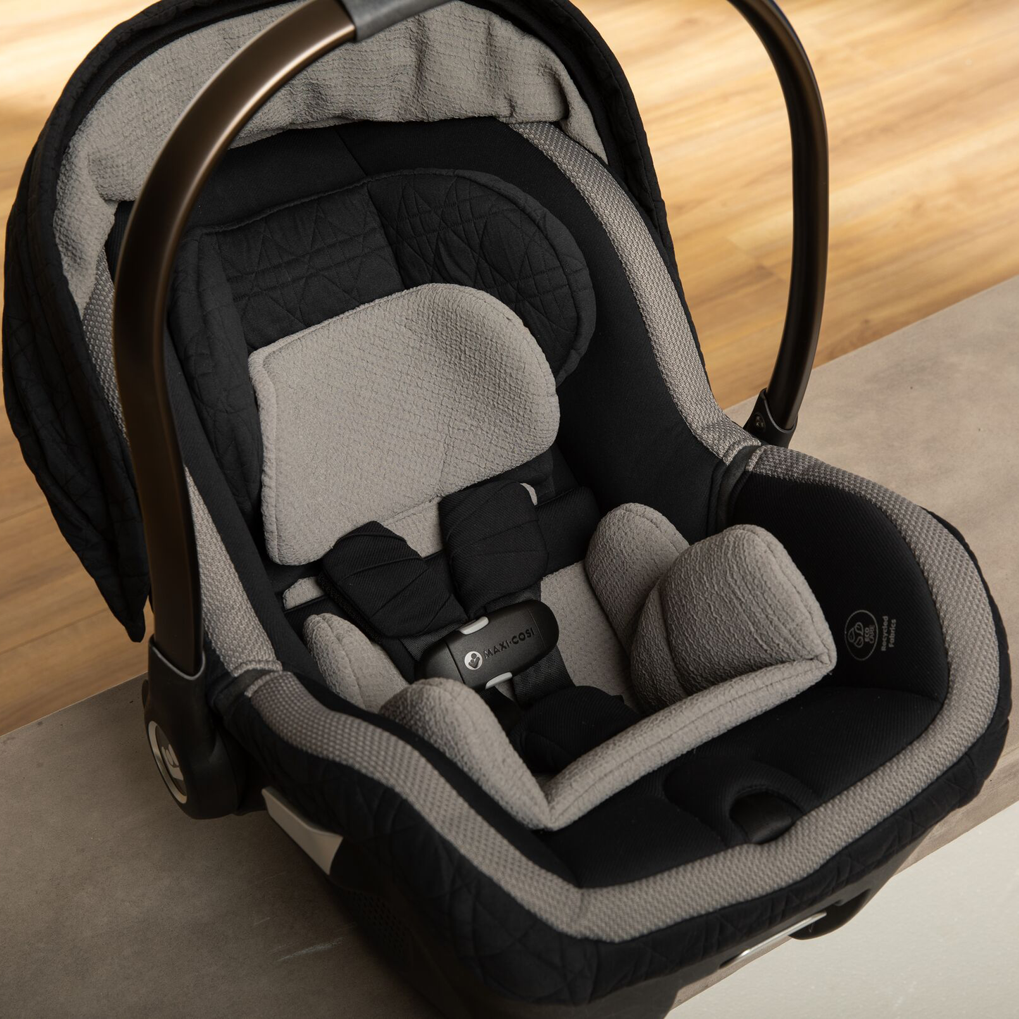 Peri™ 180° Rotating Infant Car Seat - Tots to Teens Furniture
